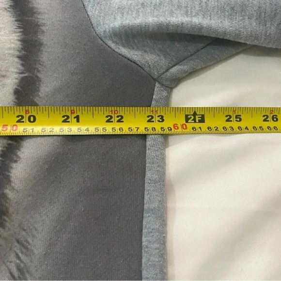 🎈RIFLESSI unisex gray tiger pull over crewneck  sweater size L animal print - Picture 6 of 9